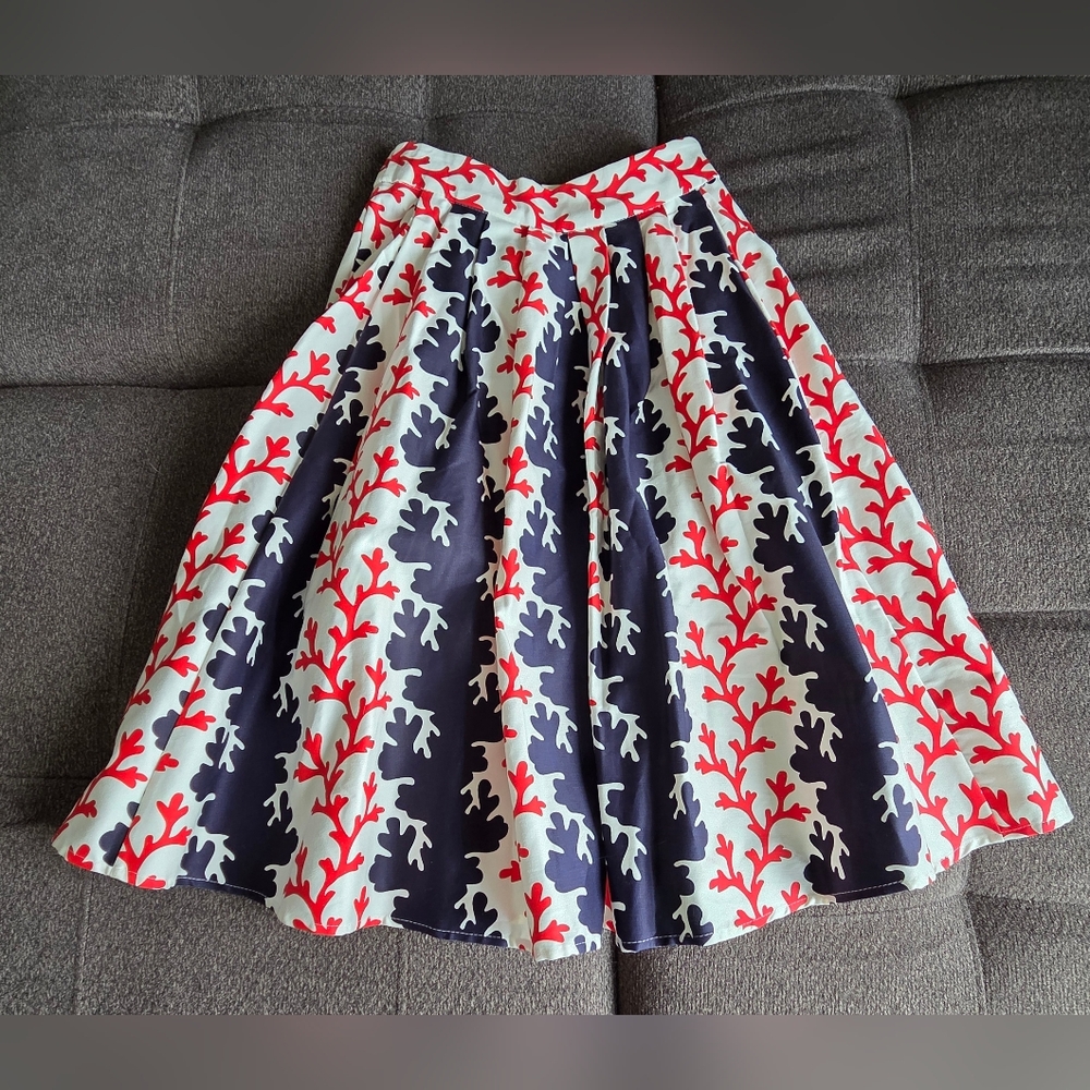 TkStyle Skirt In Size Small.